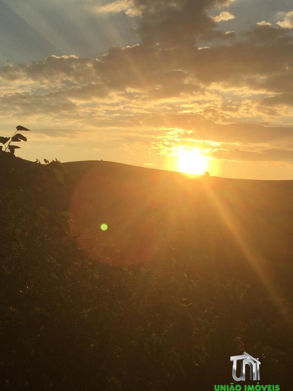 Chácara à venda em Bragança Paulista-SP: 3 quartos, suíte, vista deslumbrante em Jardim Panorama II. Venha conhecer!