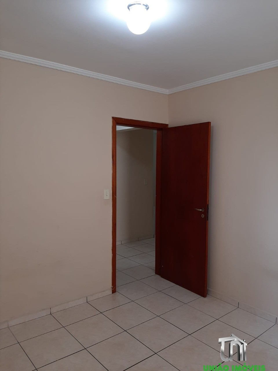 Casa à venda em Bragança Paulista-SP: 2 quartos, 1 sala, 2 banheiros, 2 vagas. Conforto e praticidade para sua família!
