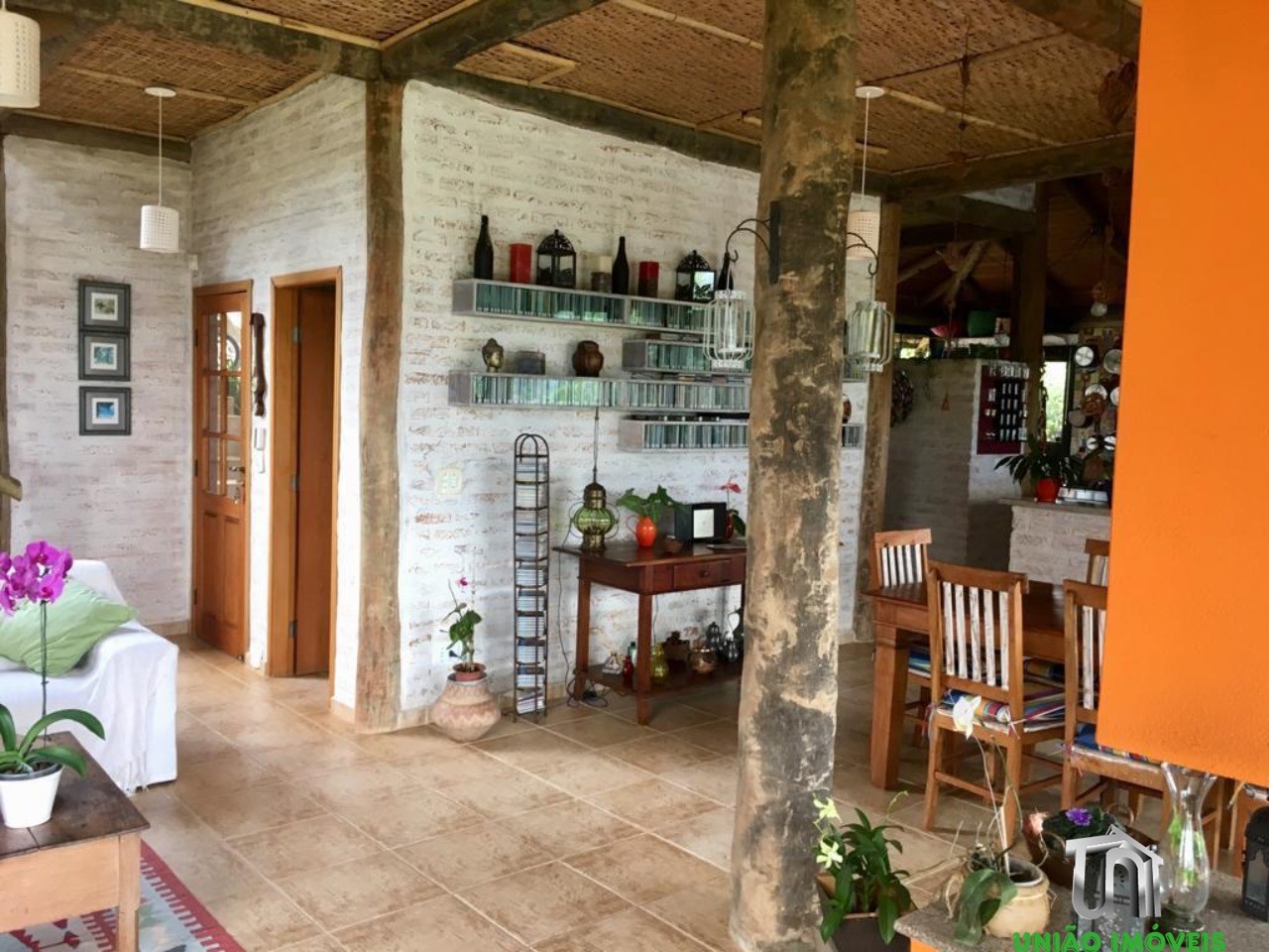 Chácara à venda em Bragança Paulista-SP: 3 quartos, suíte, vista deslumbrante em Jardim Panorama II. Venha conhecer!