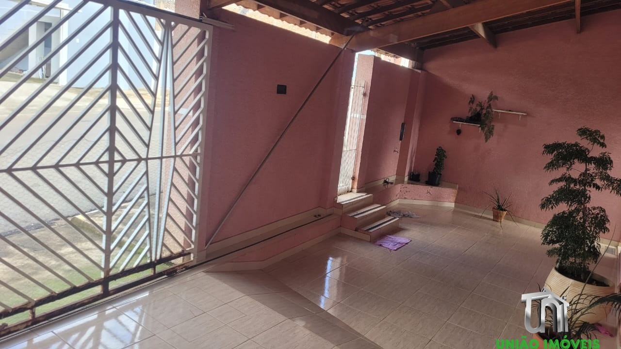 Casa à venda em Bragança Paulista-SP, Santa Luzia: 3 quartos, sala ampla, 2 vagas de garagem. Venha conhecer seu novo lar!