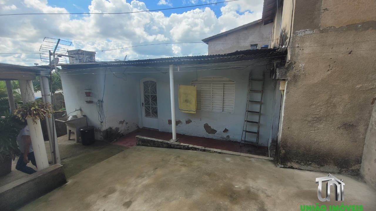 Casa à venda em Bragança Paulista-SP, Santa Luzia: 3 quartos, sala ampla, 2 vagas de garagem. Venha conhecer seu novo lar!