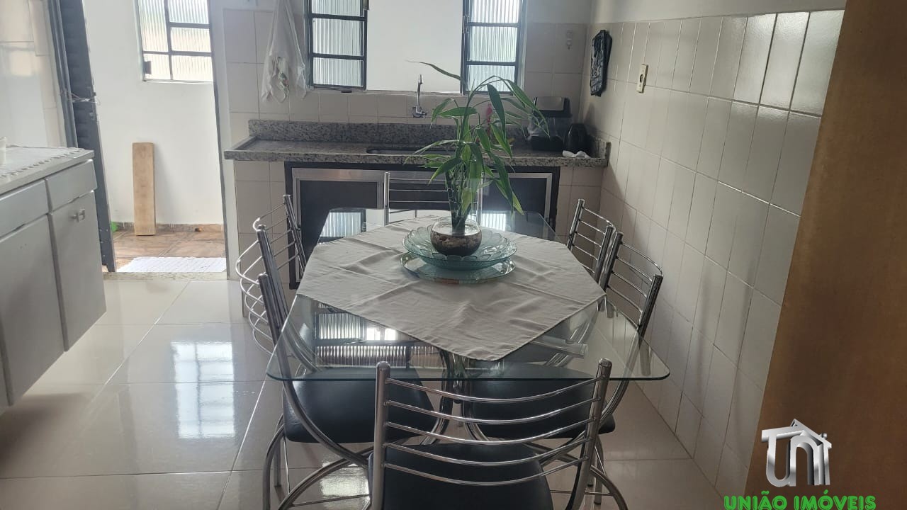 Casa à venda em Bragança Paulista-SP, Santa Luzia: 3 quartos, sala ampla, 2 vagas de garagem. Venha conhecer seu novo lar!