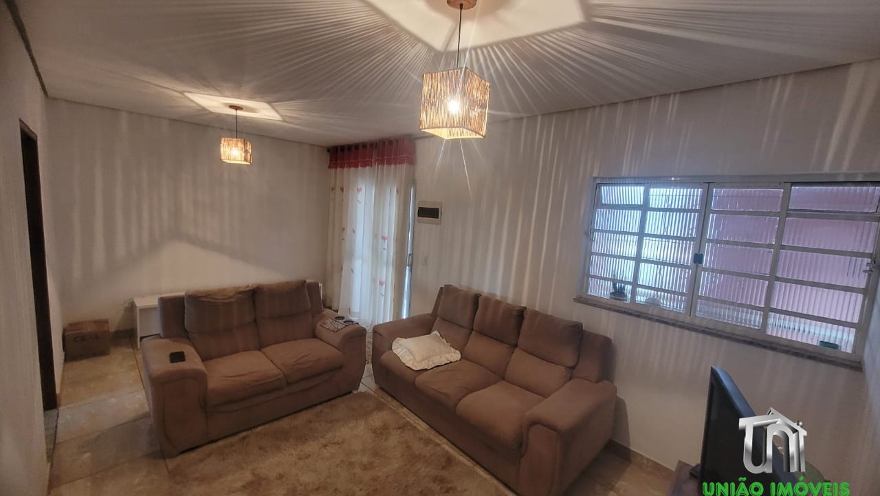 Casa à venda em Bragança Paulista-SP, Santa Luzia: 3 quartos, sala ampla, 2 vagas de garagem. Venha conhecer seu novo lar!