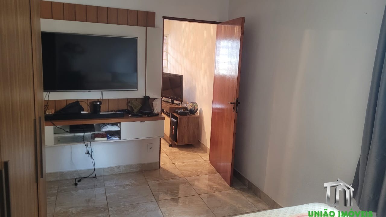 Casa à venda em Bragança Paulista-SP, Santa Luzia: 3 quartos, sala ampla, 2 vagas de garagem. Venha conhecer seu novo lar!