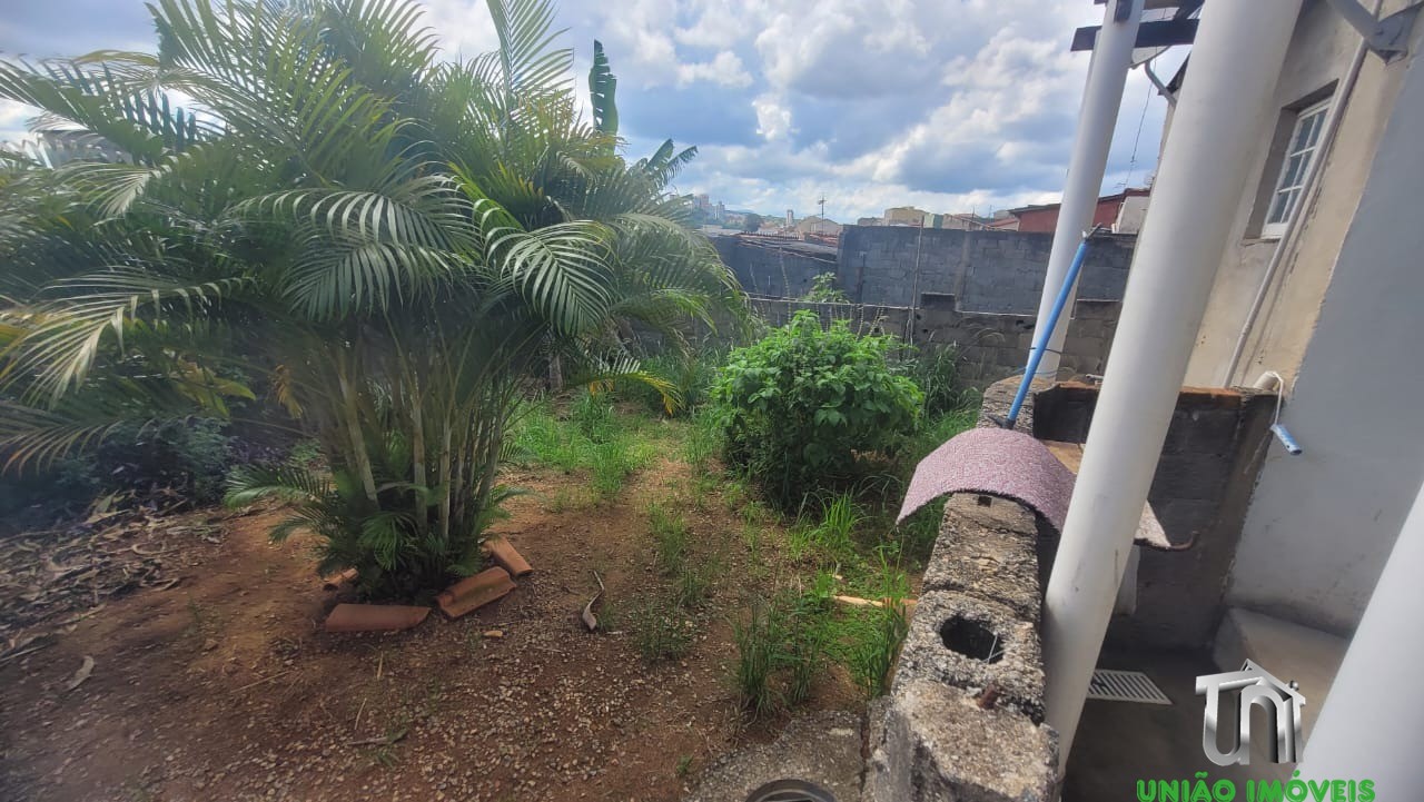 Casa à venda em Bragança Paulista-SP, Santa Luzia: 3 quartos, sala ampla, 2 vagas de garagem. Venha conhecer seu novo lar!