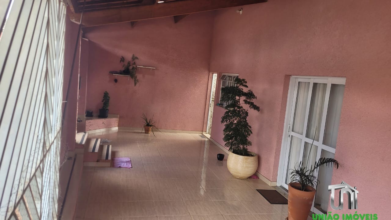 Casa à venda em Bragança Paulista-SP, Santa Luzia: 3 quartos, sala ampla, 2 vagas de garagem. Venha conhecer seu novo lar!