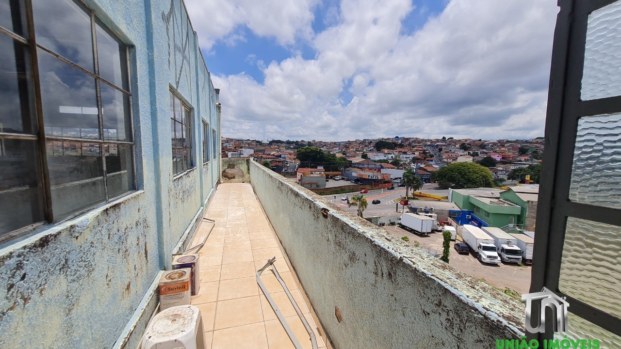 Salão Comercial para Locação em Bragança Paulista-SP, Bairro Matadouro: 1 Sala, 2 Banheiros, 245m² de Área.