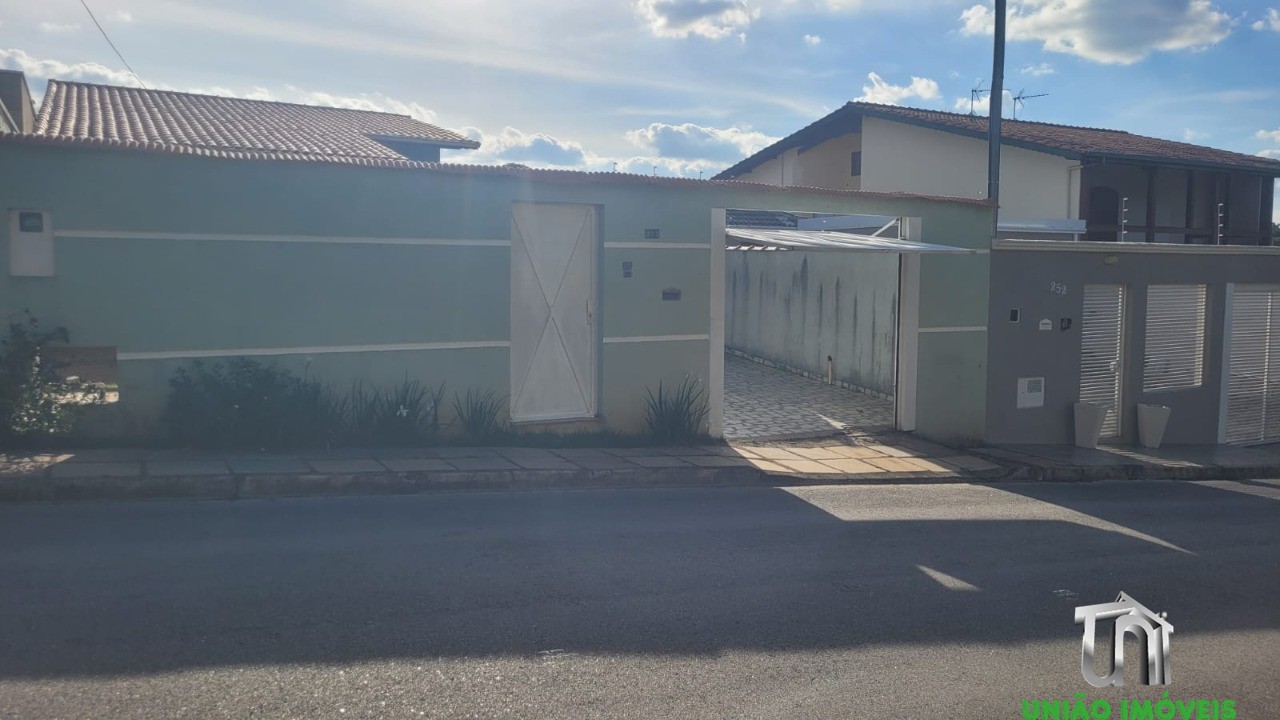 Casa para Locação no Recanto Amapola, Bragança Paulista-SP: 3 Quartos, 1 Suíte, 2 Salas, 2 Vagas, 100m² - Agende sua Visita!