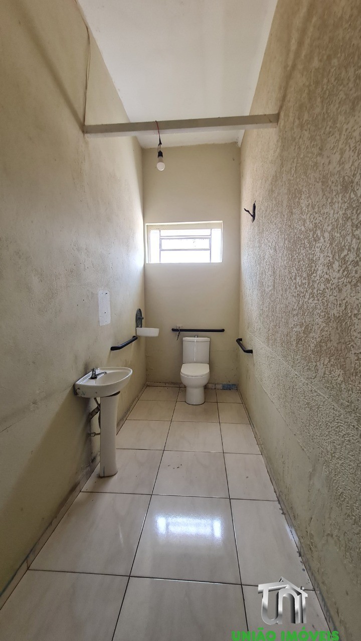 Salão Comercial para Locação em Bragança Paulista-SP, Bairro Matadouro: 1 Sala, 2 Banheiros, 232m² de Área
