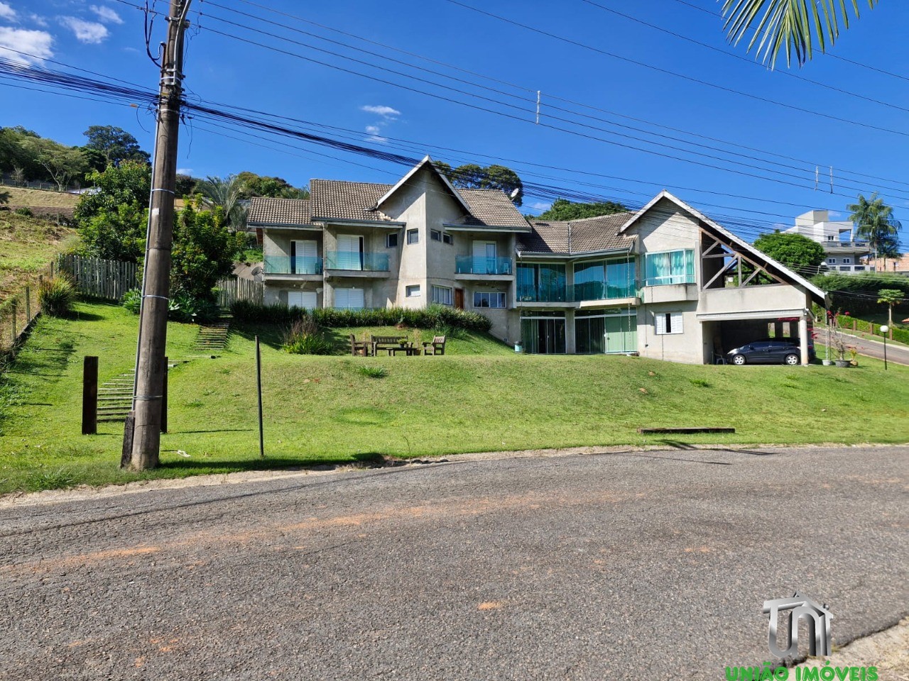 Casa de Alto Padrão à Venda em Bragança Paulista-SP: 7 quartos, 6 suítes, 3 salas, 4 banheiros, 3 vagas de garagem, 530m² de área!