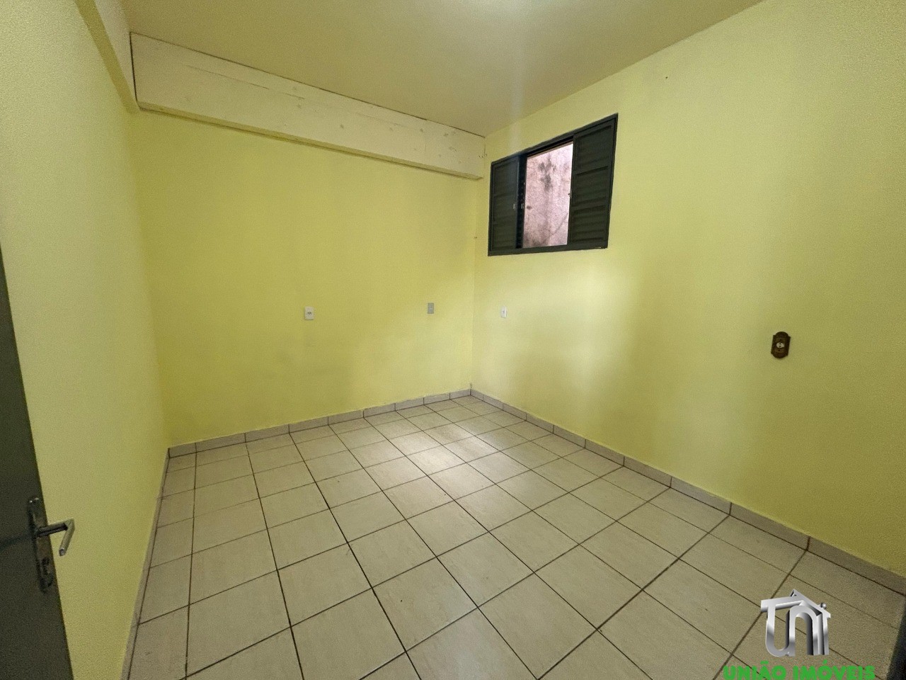 Casa para locação: encante-se com esta residência de 2 quart