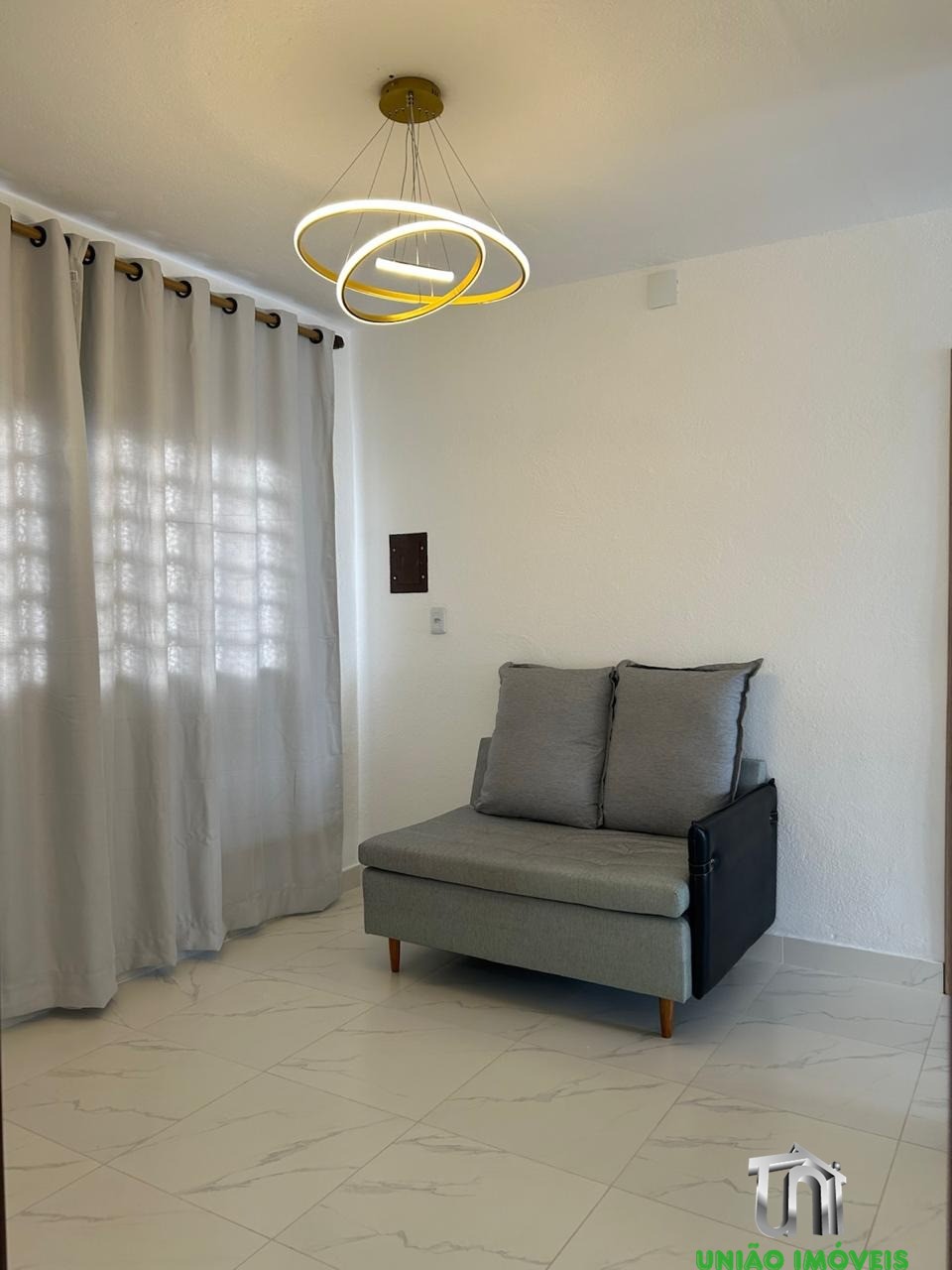Casa à venda na Vila Sant' Ana, Bragança Paulista-SP: 2 quartos, 1 sala, 2 banheiros, 3 vagas, 93 m². Seu lar dos sonhos!