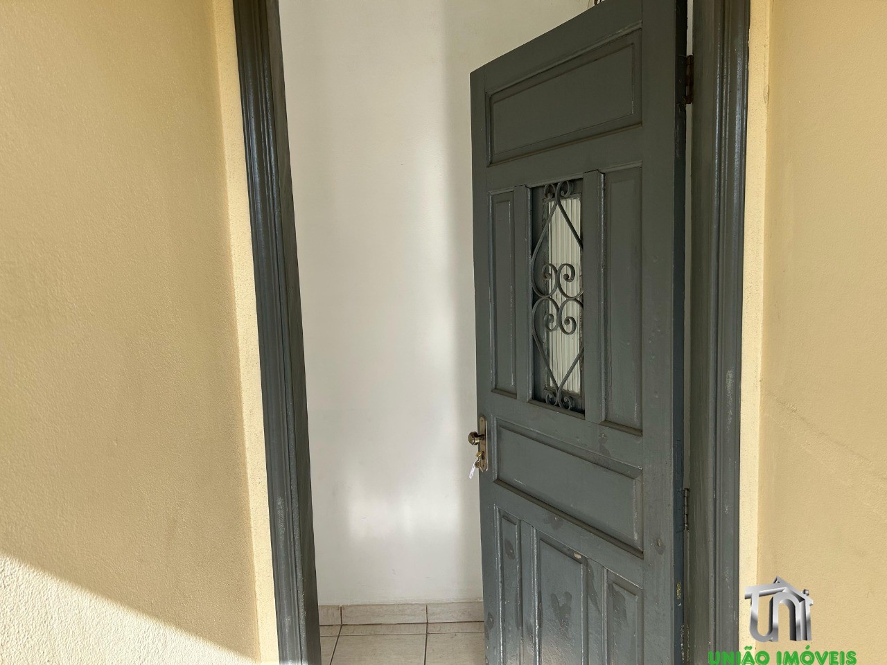Casa para locação: encante-se com esta residência de 2 quart