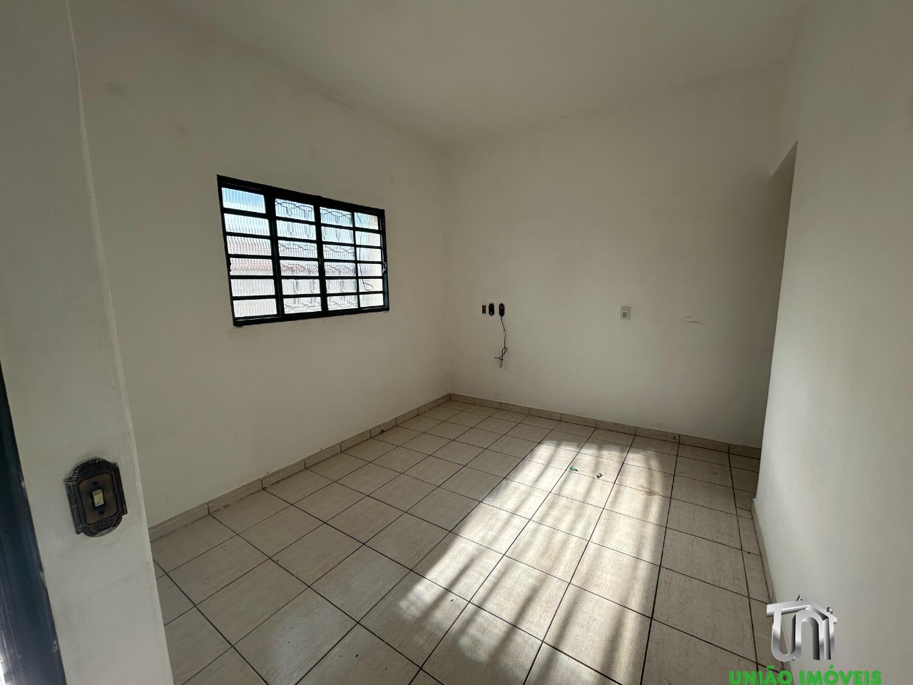 Casa para locação: encante-se com esta residência de 2 quart