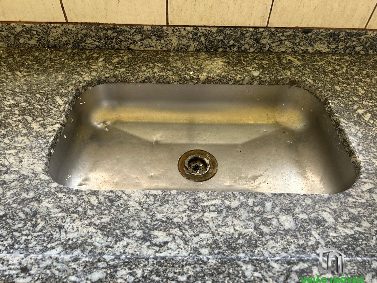 Casa para locação: encante-se com esta residência de 2 quart