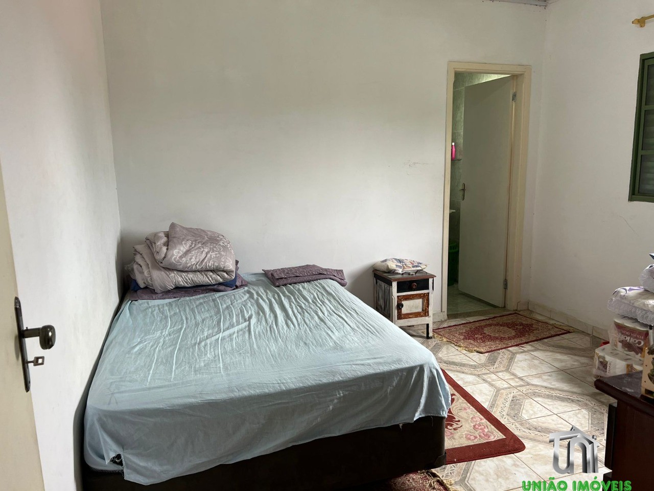 Chácara com Casa e Piscina em Bragança Paulista-SP: 2 Quartos, 1 Suíte, 1 Sala, 2 Banheiros, 2 Vagas de Garagem, 110m²! Venda!