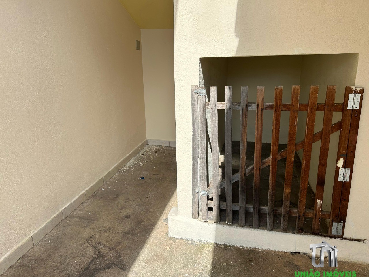 Casa para locação: encante-se com esta residência de 2 quart