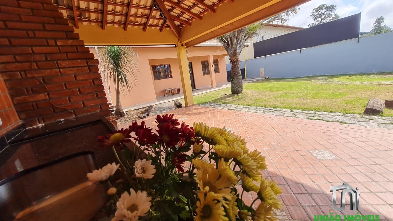 Casa à Venda no Residencial das Ilhas em Braganca Paulista-SP: 3 Suítes, 1 Sala, 5 Banheiros no total, 4 Vagas de Garagem!