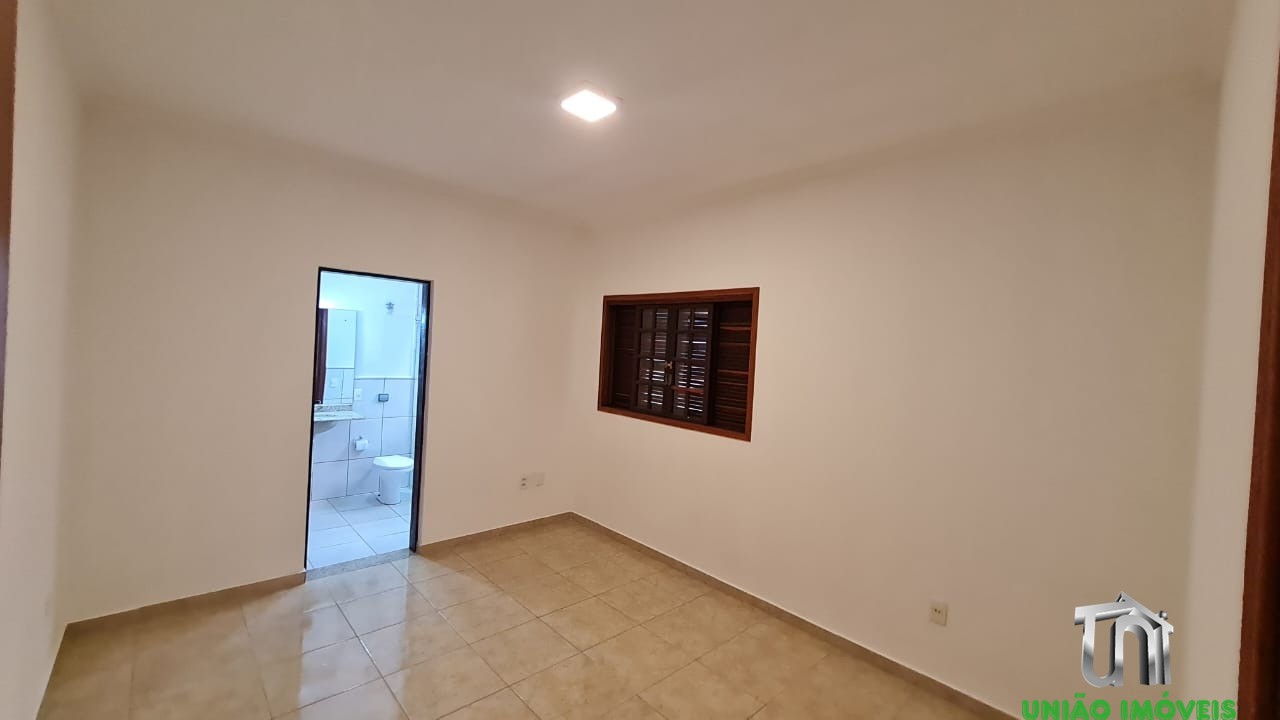 Casa à Venda no Residencial das Ilhas em Braganca Paulista-SP: 3 Suítes, 1 Sala, 5 Banheiros no total, 4 Vagas de Garagem!