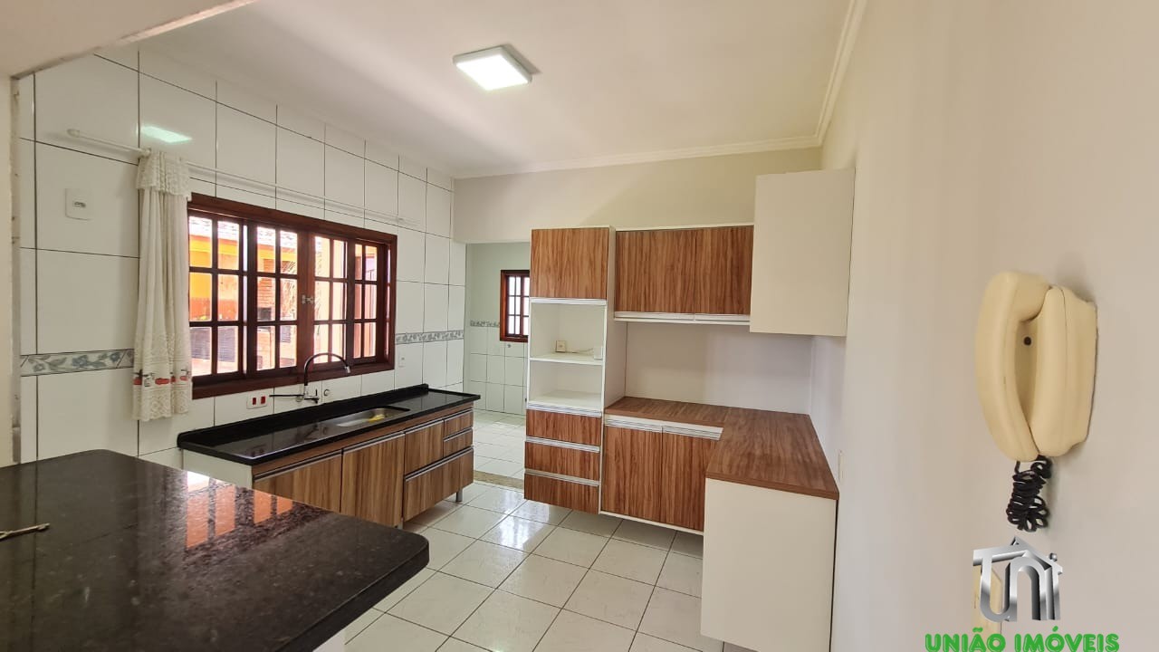 Casa à Venda no Residencial das Ilhas em Braganca Paulista-SP: 3 Suítes, 1 Sala, 5 Banheiros no total, 4 Vagas de Garagem!