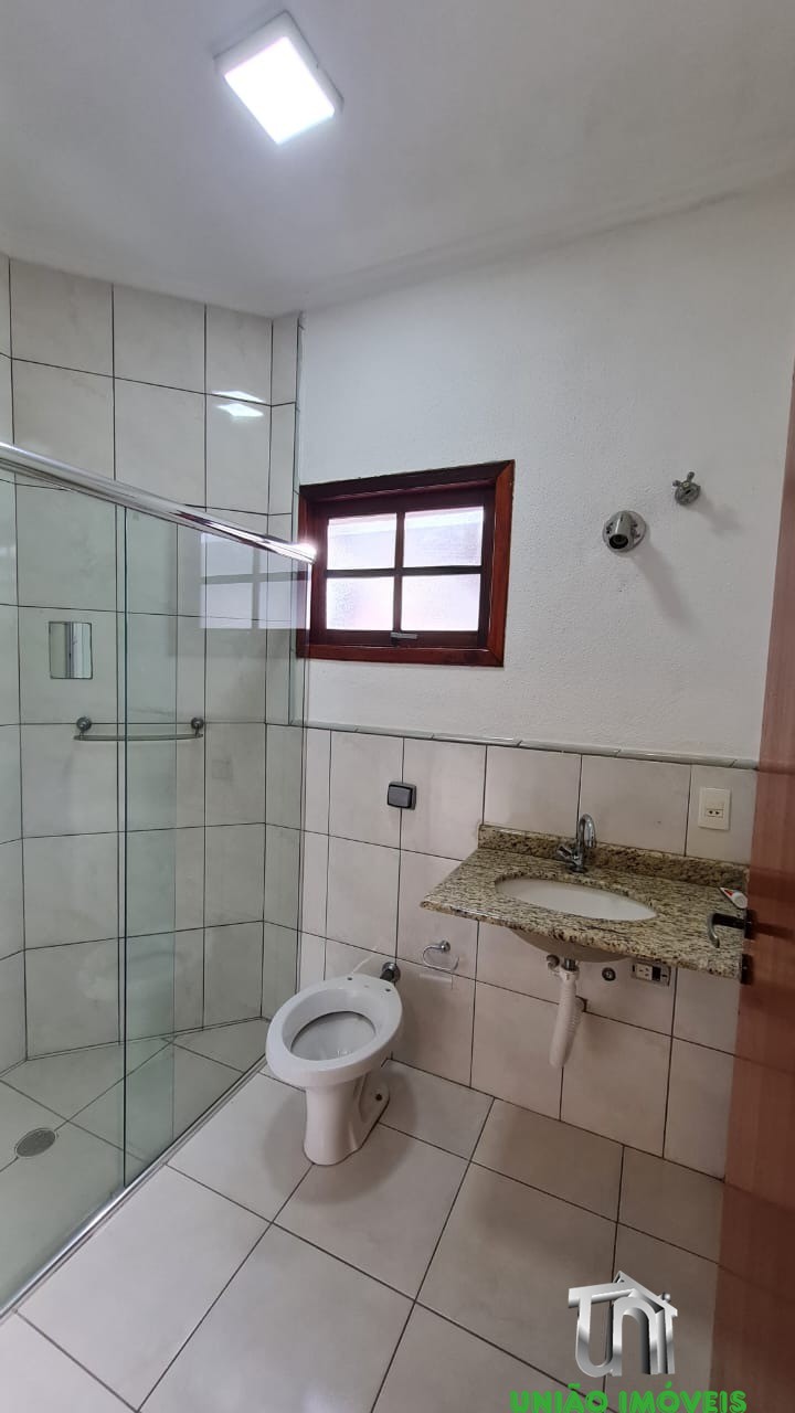 Casa à Venda no Residencial das Ilhas em Braganca Paulista-SP: 3 Suítes, 1 Sala, 5 Banheiros no total, 4 Vagas de Garagem!