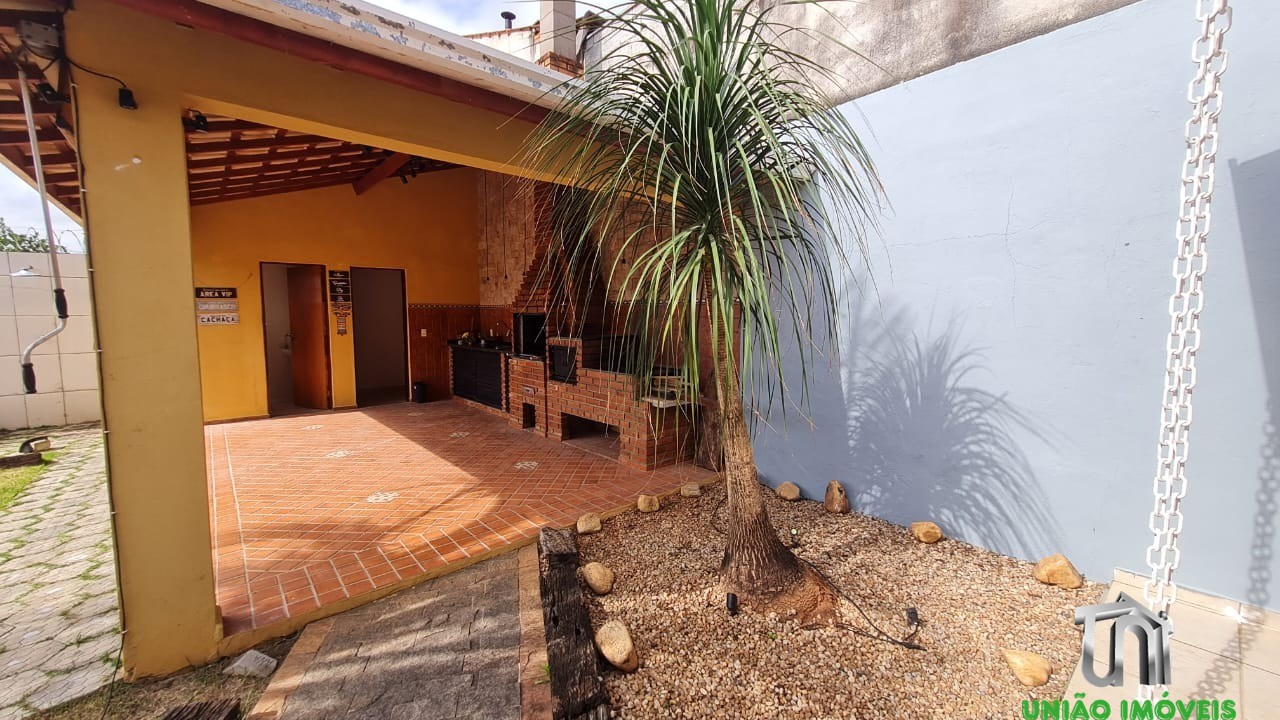Casa à Venda no Residencial das Ilhas em Braganca Paulista-SP: 3 Suítes, 1 Sala, 5 Banheiros no total, 4 Vagas de Garagem!