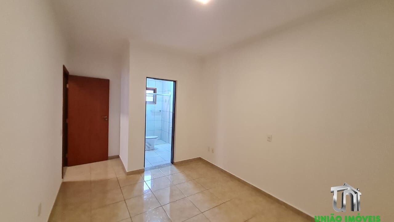 Casa à Venda no Residencial das Ilhas em Braganca Paulista-SP: 3 Suítes, 1 Sala, 5 Banheiros no total, 4 Vagas de Garagem!
