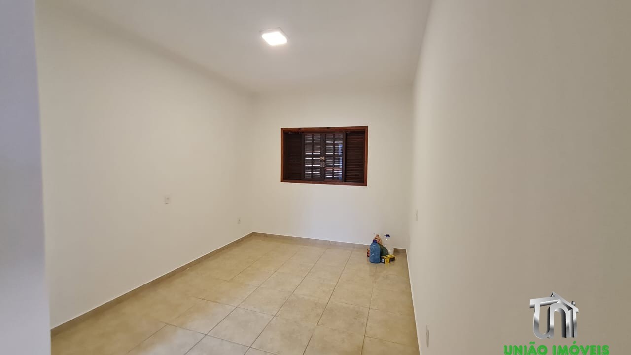 Casa à Venda no Residencial das Ilhas em Braganca Paulista-SP: 3 Suítes, 1 Sala, 5 Banheiros no total, 4 Vagas de Garagem!