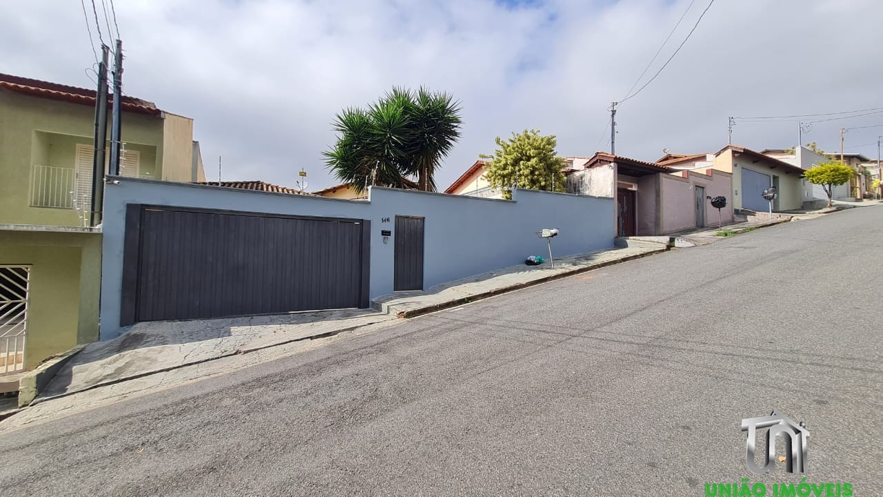 Casa à Venda no Residencial das Ilhas em Braganca Paulista-SP: 3 Suítes, 1 Sala, 5 Banheiros no total, 4 Vagas de Garagem!