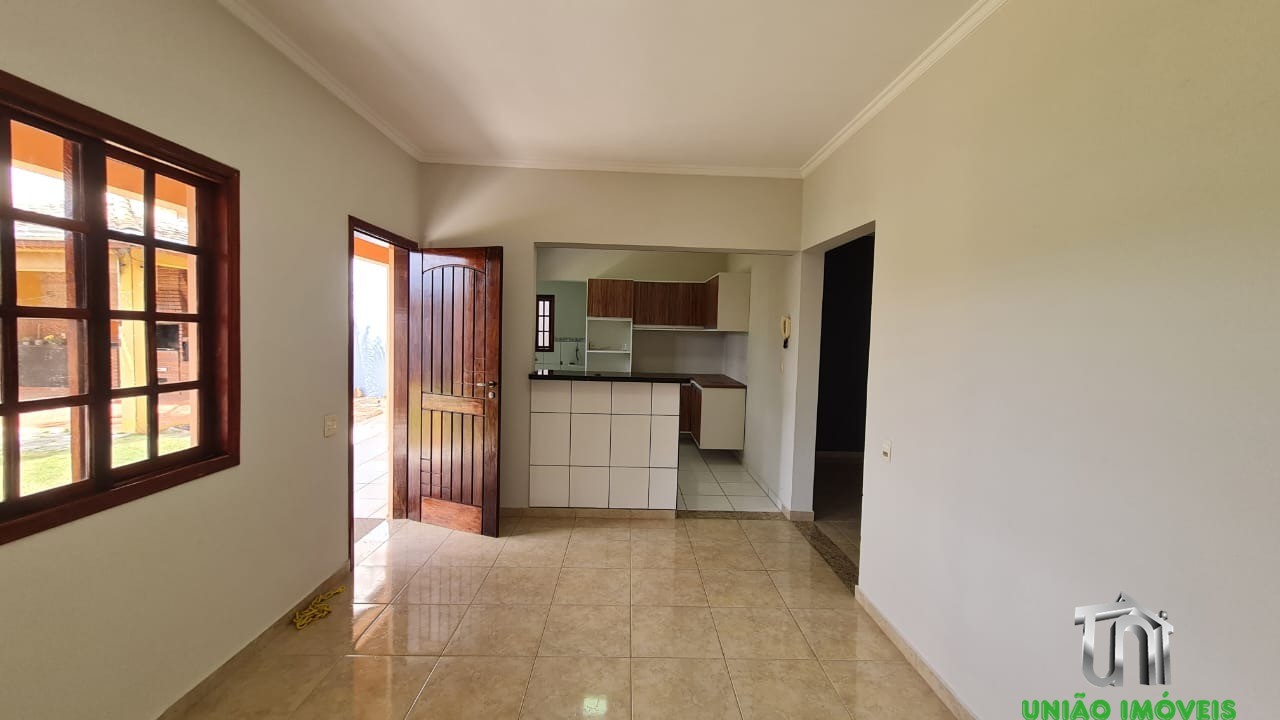 Casa à Venda no Residencial das Ilhas em Braganca Paulista-SP: 3 Suítes, 1 Sala, 5 Banheiros no total, 4 Vagas de Garagem!