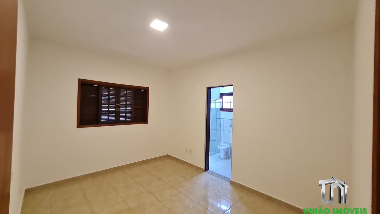 Casa à Venda no Residencial das Ilhas em Braganca Paulista-SP: 3 Suítes, 1 Sala, 5 Banheiros no total, 4 Vagas de Garagem!