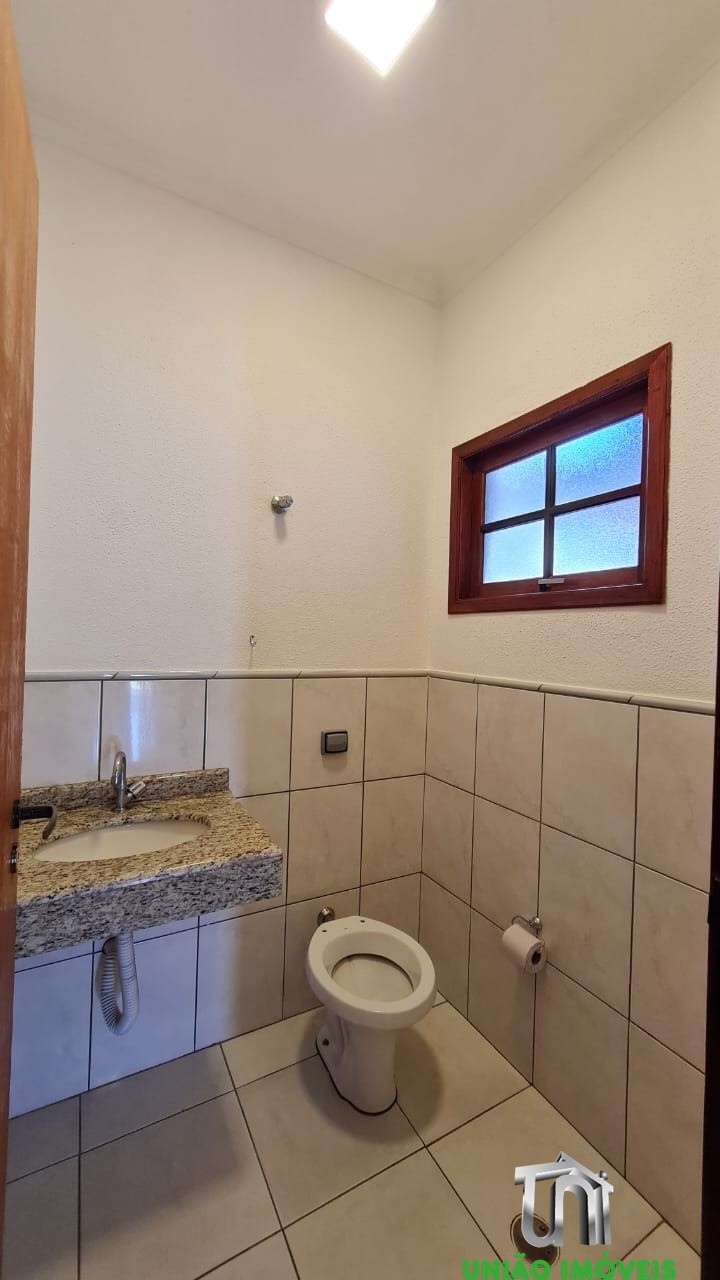 Casa à Venda no Residencial das Ilhas em Braganca Paulista-SP: 3 Suítes, 1 Sala, 5 Banheiros no total, 4 Vagas de Garagem!