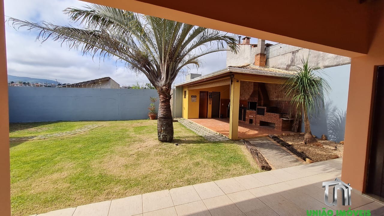 Casa à Venda no Residencial das Ilhas em Braganca Paulista-SP: 3 Suítes, 1 Sala, 5 Banheiros no total, 4 Vagas de Garagem!