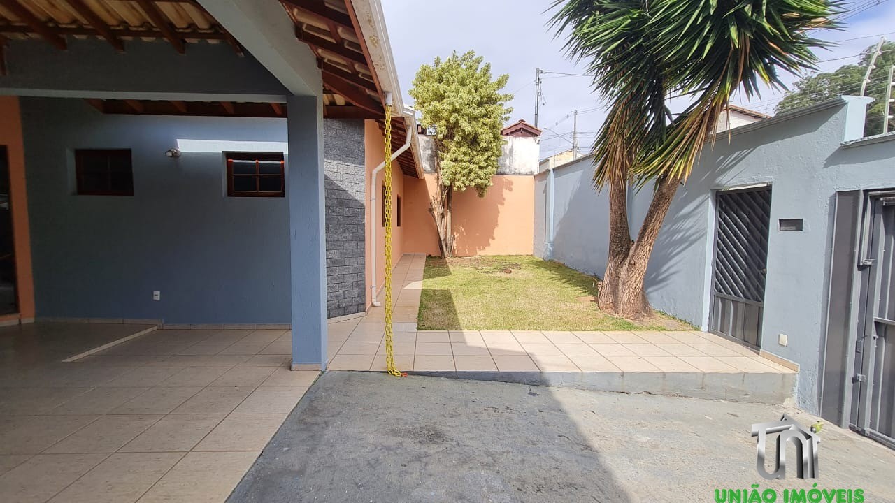 Casa à Venda no Residencial das Ilhas em Braganca Paulista-SP: 3 Suítes, 1 Sala, 5 Banheiros no total, 4 Vagas de Garagem!