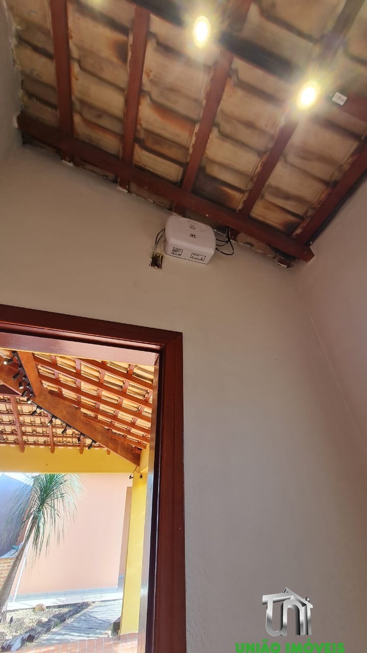 Casa à Venda no Residencial das Ilhas em Braganca Paulista-SP: 3 Suítes, 1 Sala, 5 Banheiros no total, 4 Vagas de Garagem!