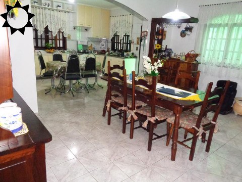 Casa, 3 quartos, 241 m² - Foto 1