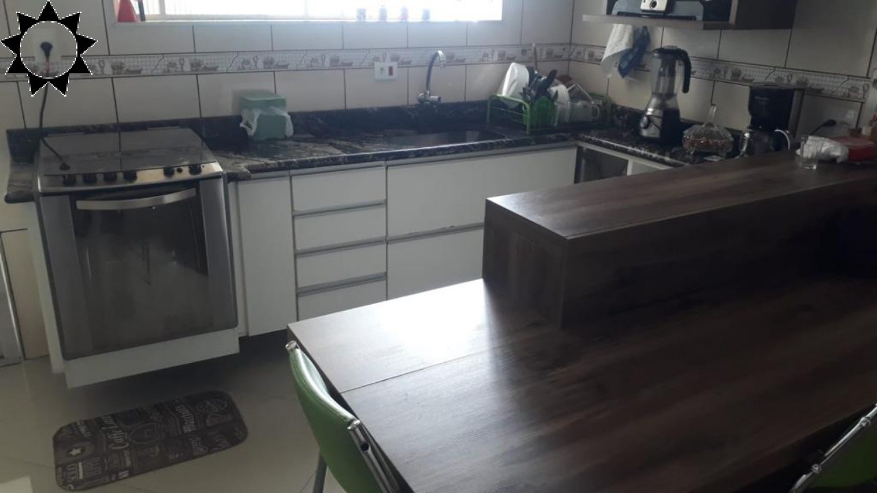 Casa, 4 quartos, 221 m² - Foto 1