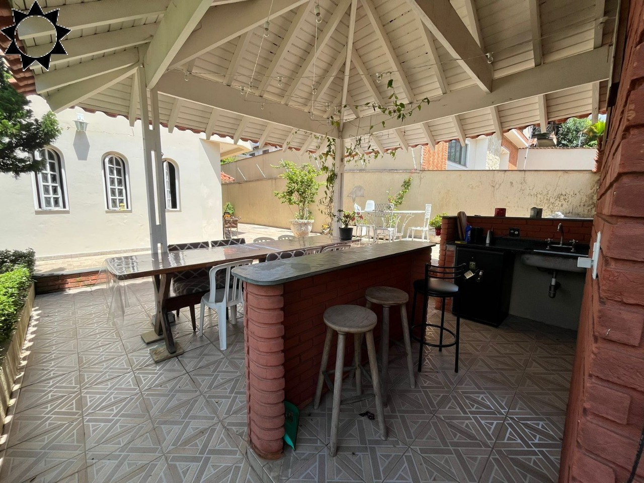 Casa, 4 quartos, 330 m² - Foto 1