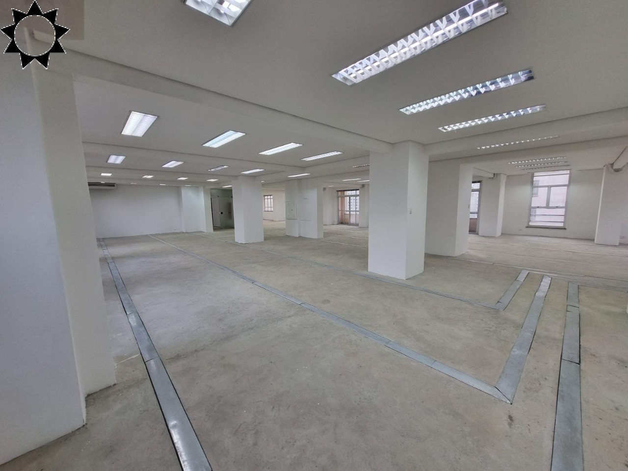 Sala-Conjunto, 554 m² - Foto 1
