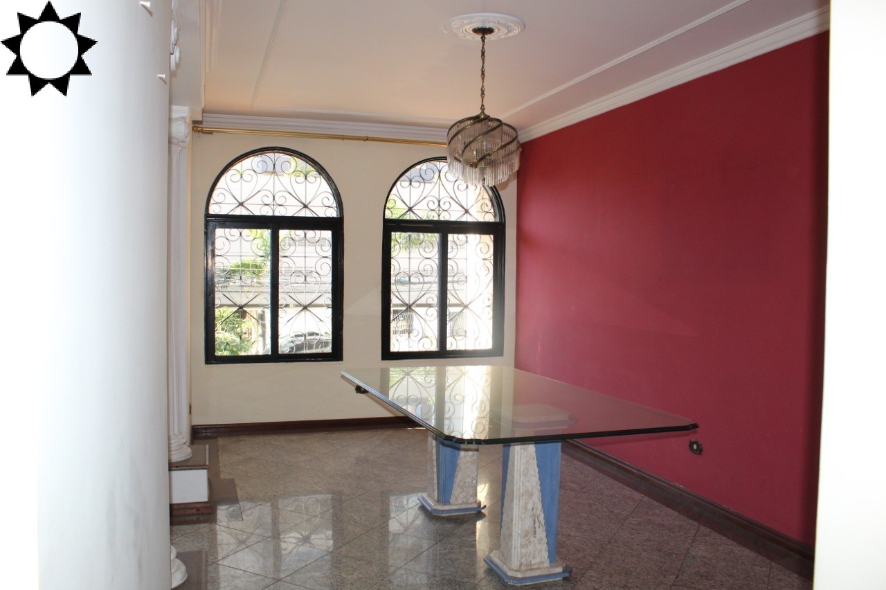 Casa, 4 quartos, 245 m² - Foto 1