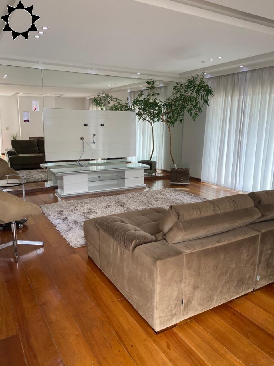 Casa, 4 quartos, 326 m² - Foto 1