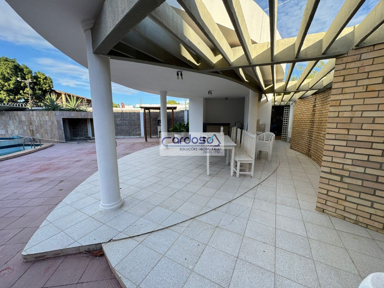 Casa para alugar com 4 quartos, 1600m² - Foto 13