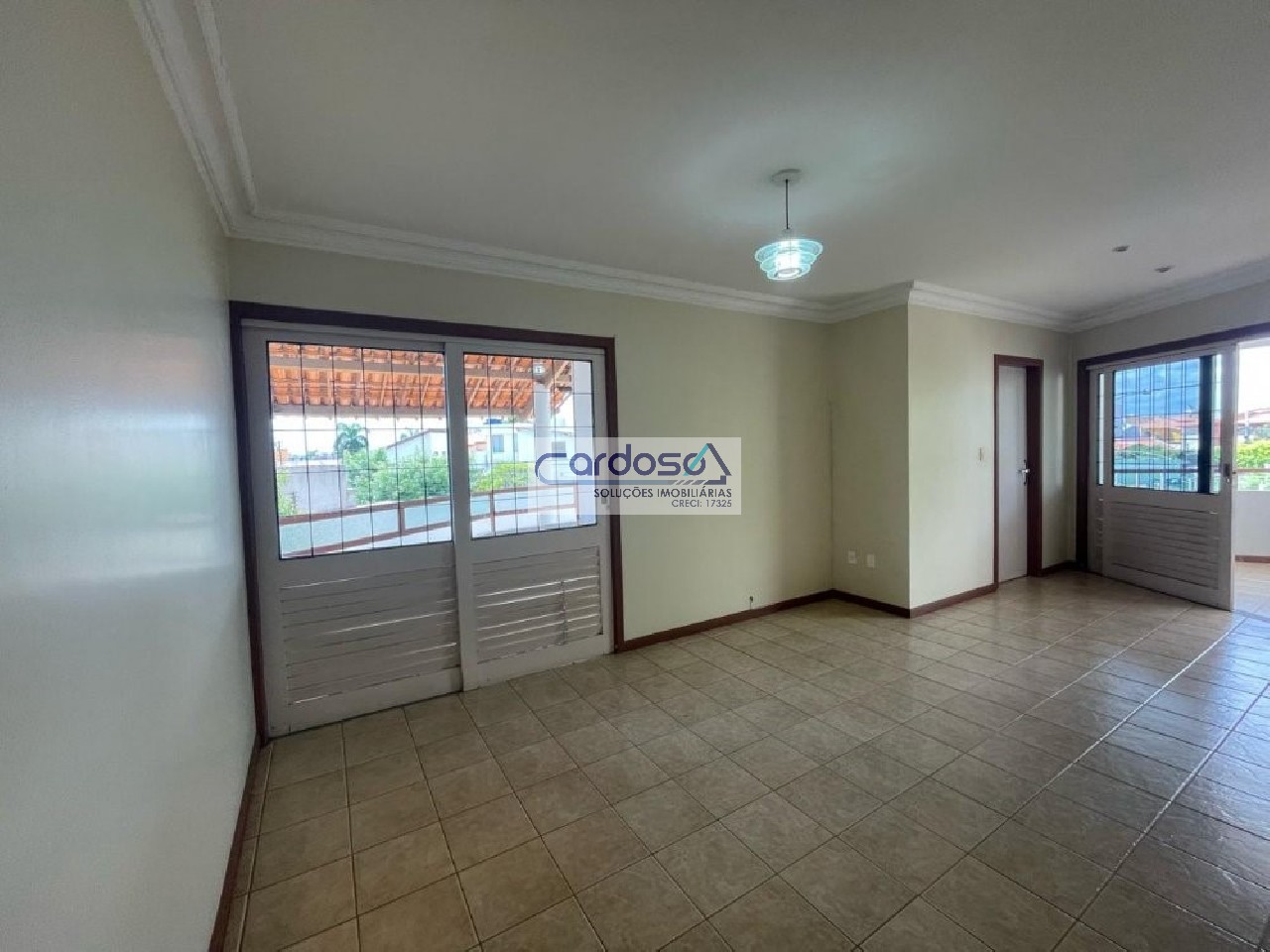 Casa à venda com 7 quartos, 320m² - Foto 4