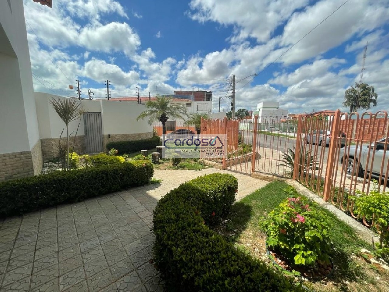 Casa à venda com 7 quartos, 320m² - Foto 2