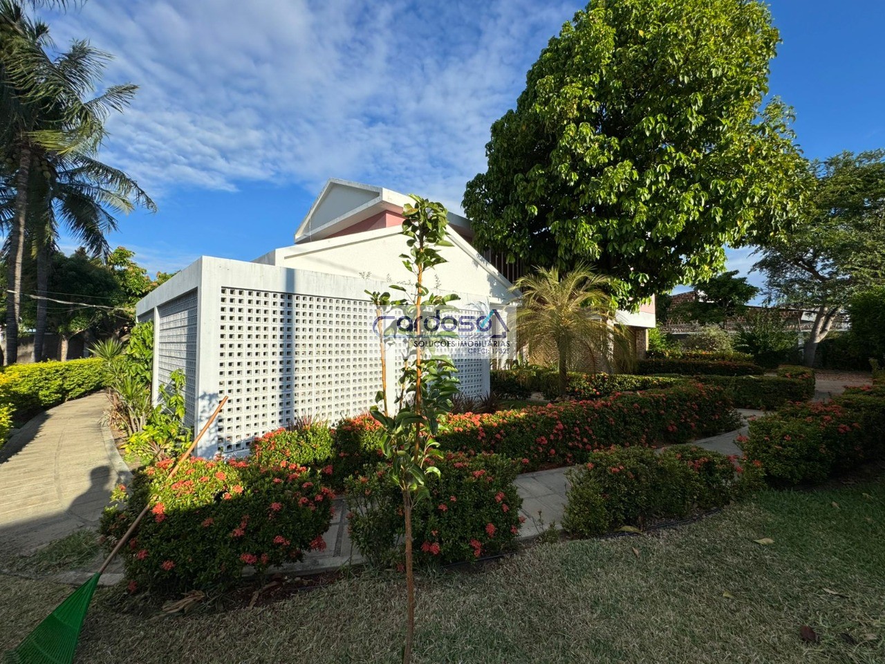 Casa para alugar com 4 quartos, 1600m² - Foto 22