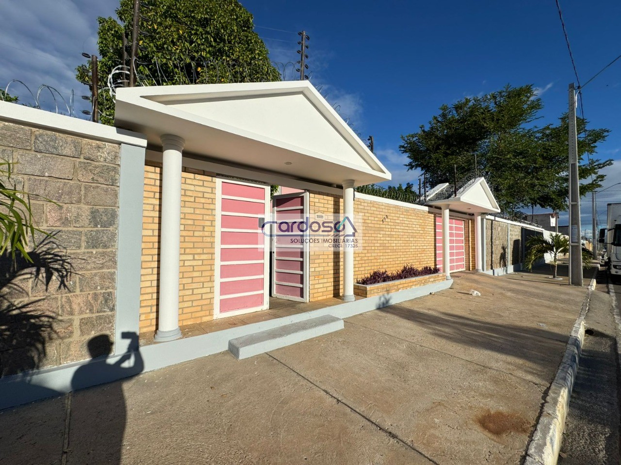 Casa para alugar com 4 quartos, 1600m² - Foto 4