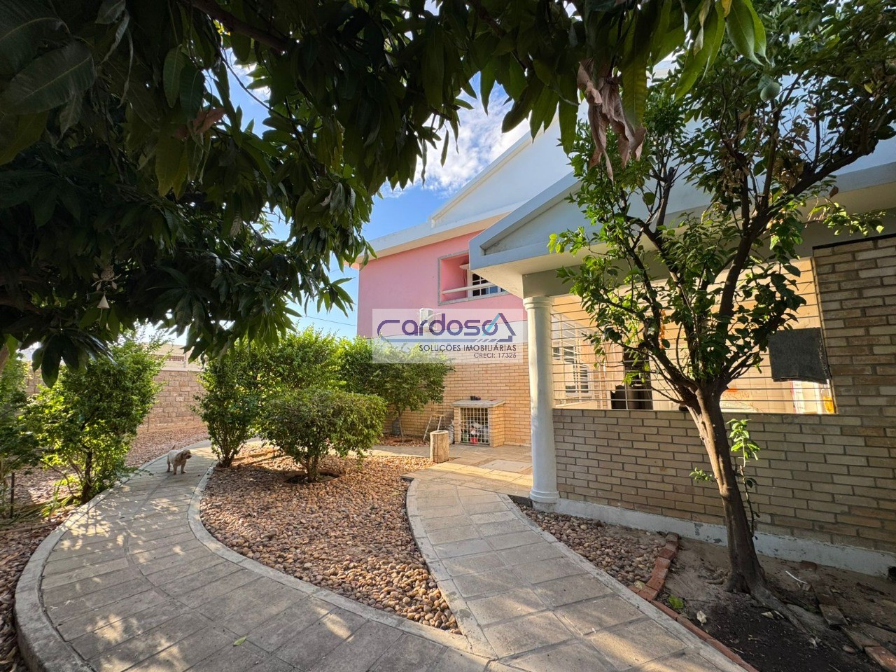 Casa para alugar com 4 quartos, 1600m² - Foto 11