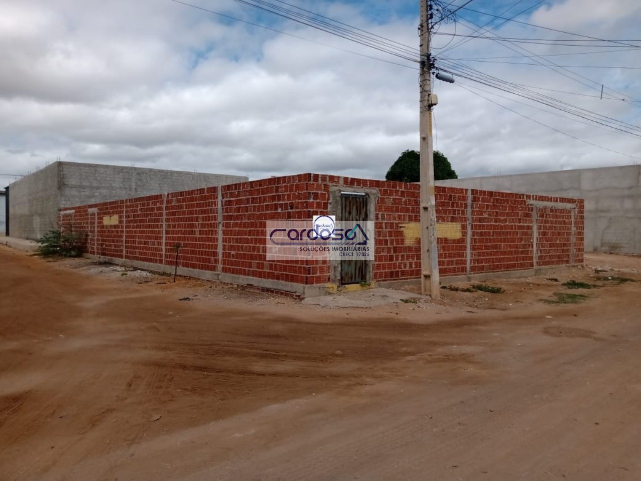 Terreno à venda, 337m² - Foto 1