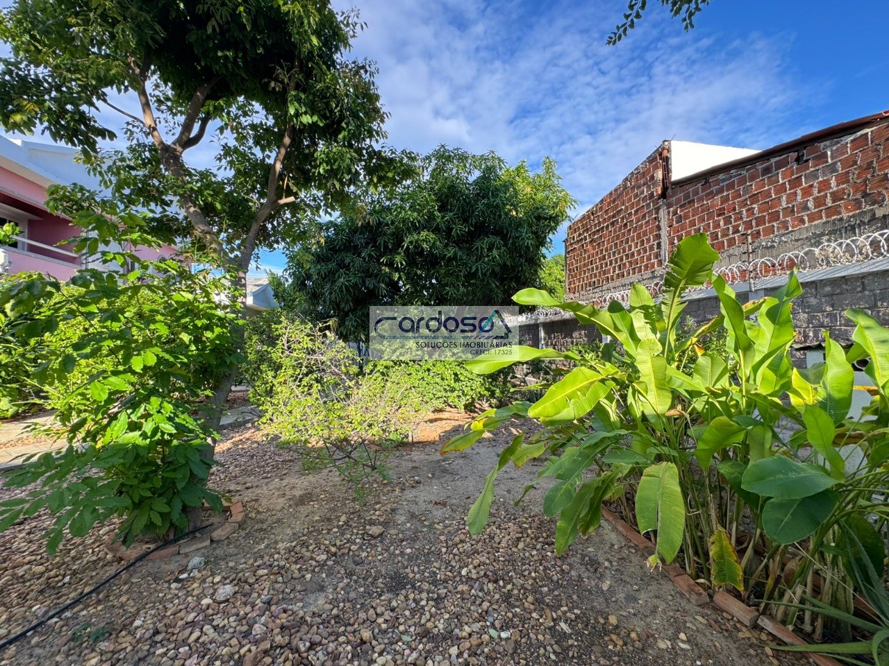 Casa para alugar com 4 quartos, 1600m² - Foto 8
