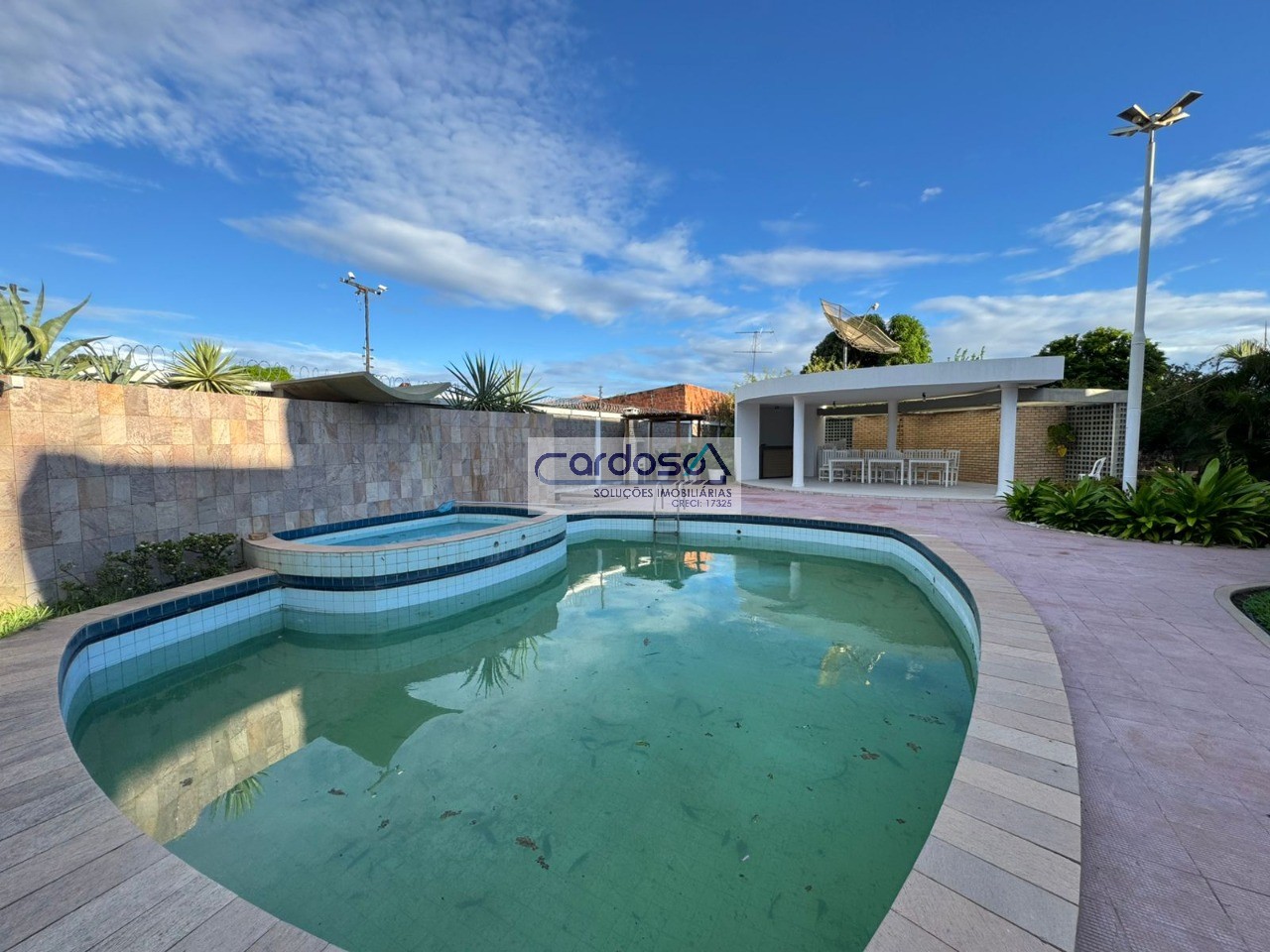 Casa para alugar com 4 quartos, 1600m² - Foto 14